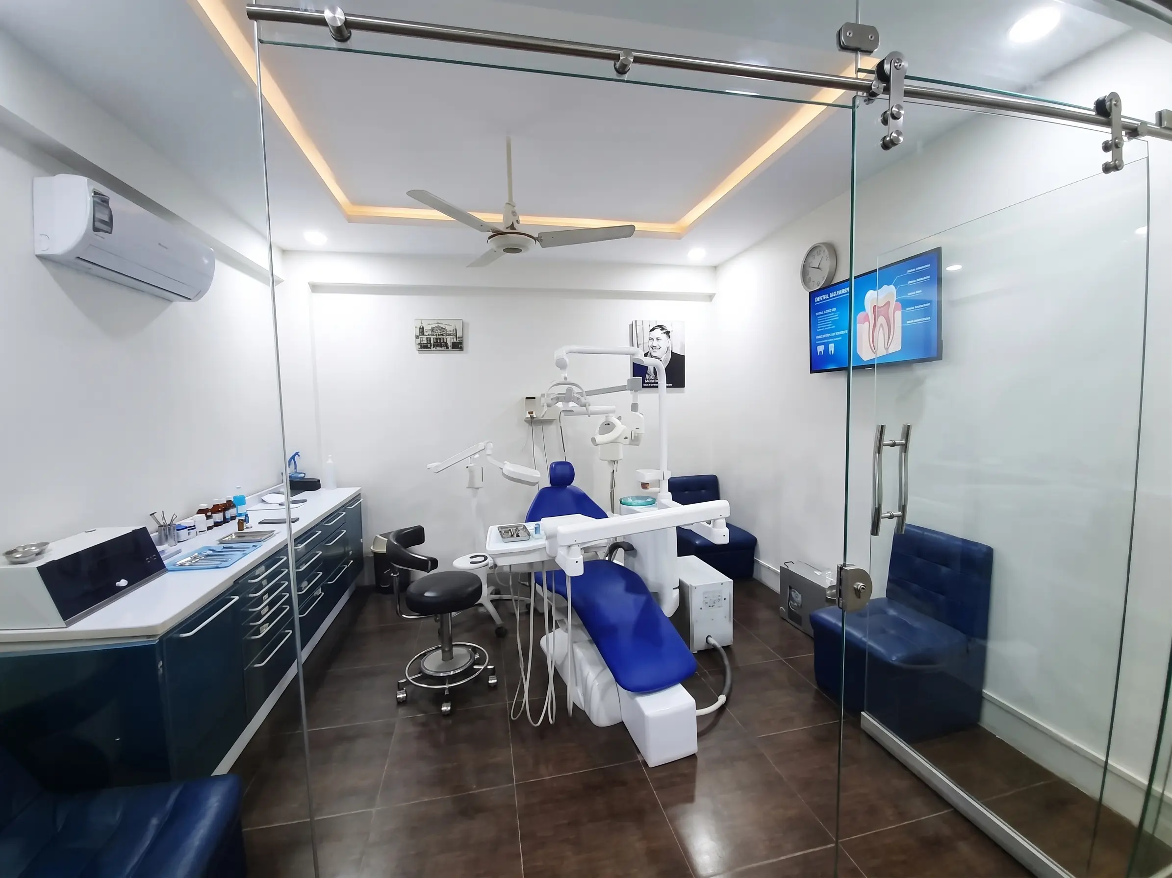 The glass-walled operating room at Noor Hospital
